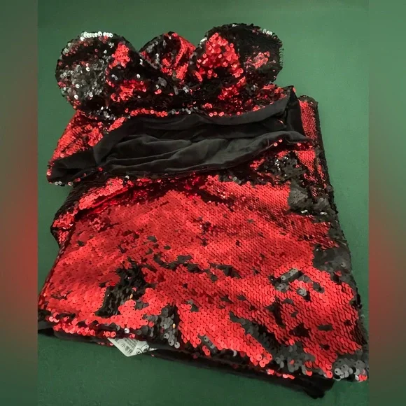 Minnie Mouse Reversible Sequin Hooded Blanket - Picture 2 of 11